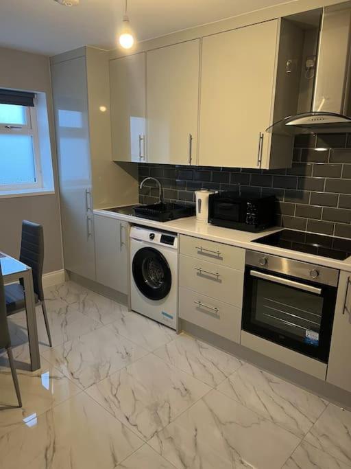 Potters Hideout- 2 Bedroom 2 Bathroom Apartment Watford  Luaran gambar